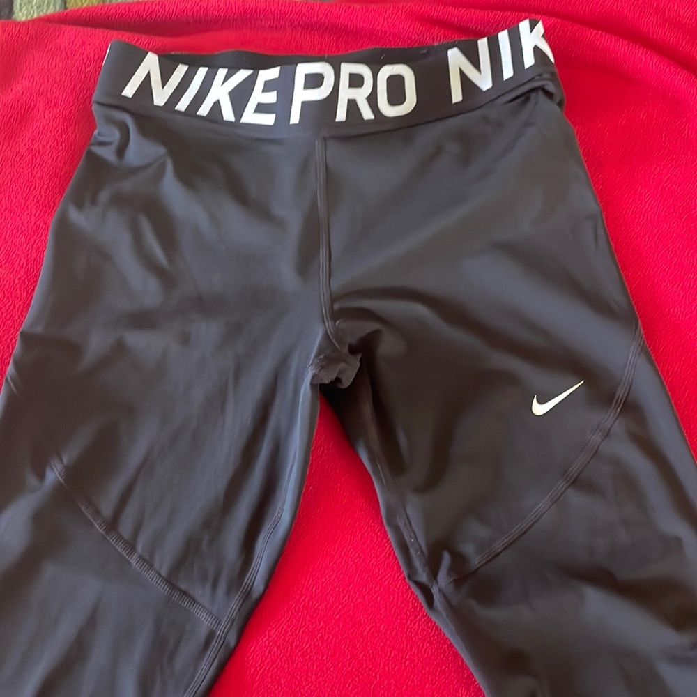 Ladies Cropped Nike Pro leggings